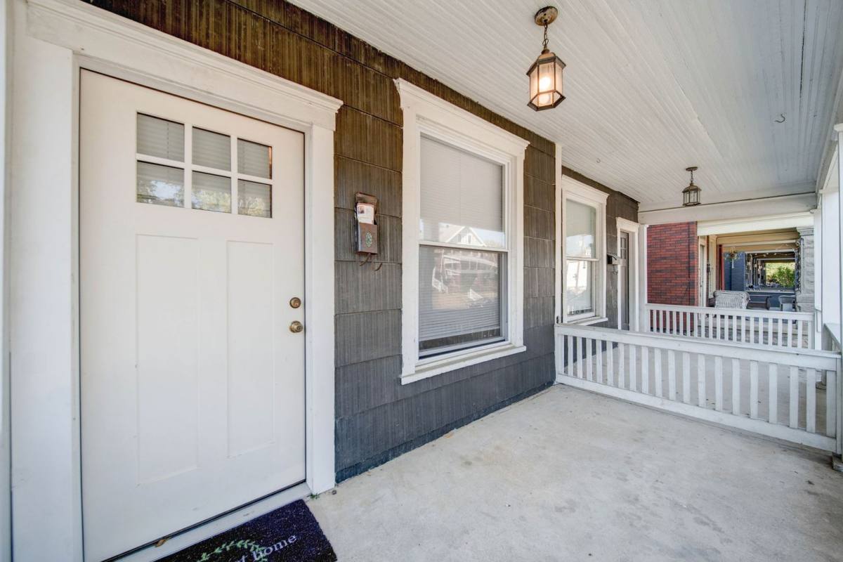Townhouse for rent at 73 E Maynard Ave, Columbus, OH 43202