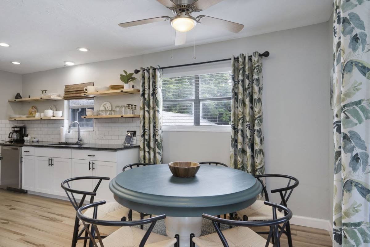 Apartment for rent at 4705 Hollingsworth Ave, Sarasota, FL 34233