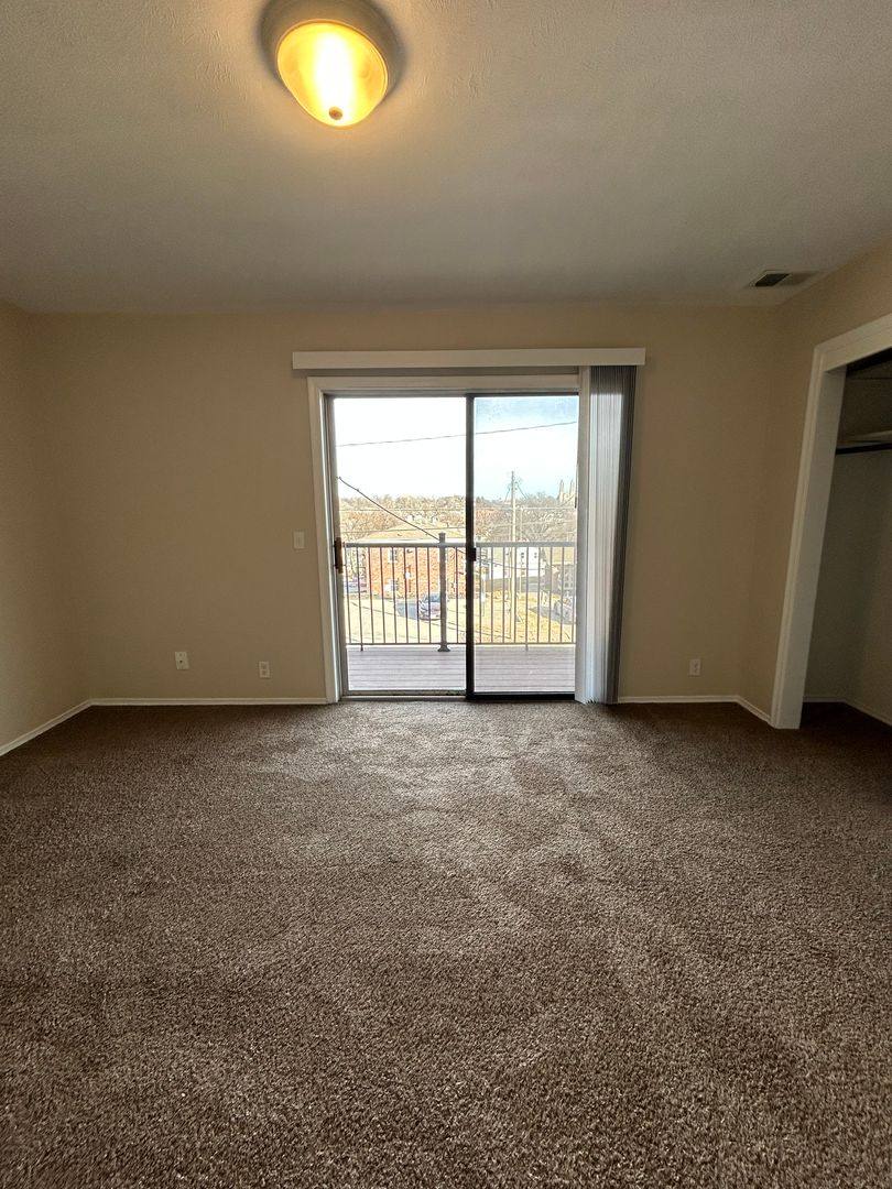Apartment for rent at 915 N 48th Ave, Omaha, NE 68132
