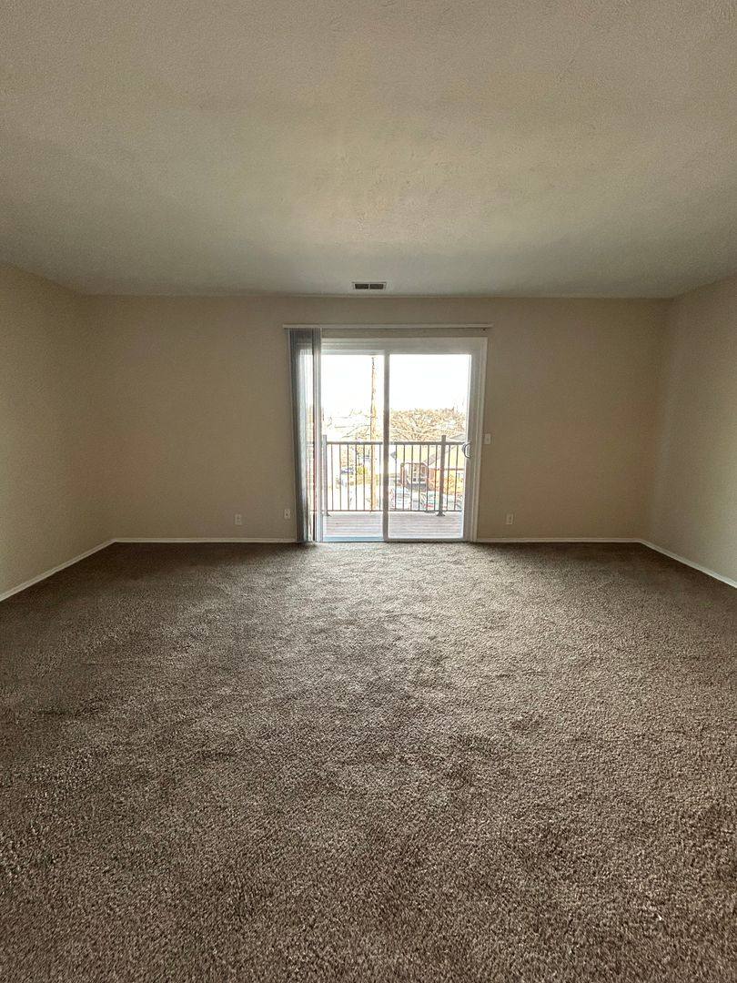 Apartment for rent at 915 N 48th Ave, Omaha, NE 68132