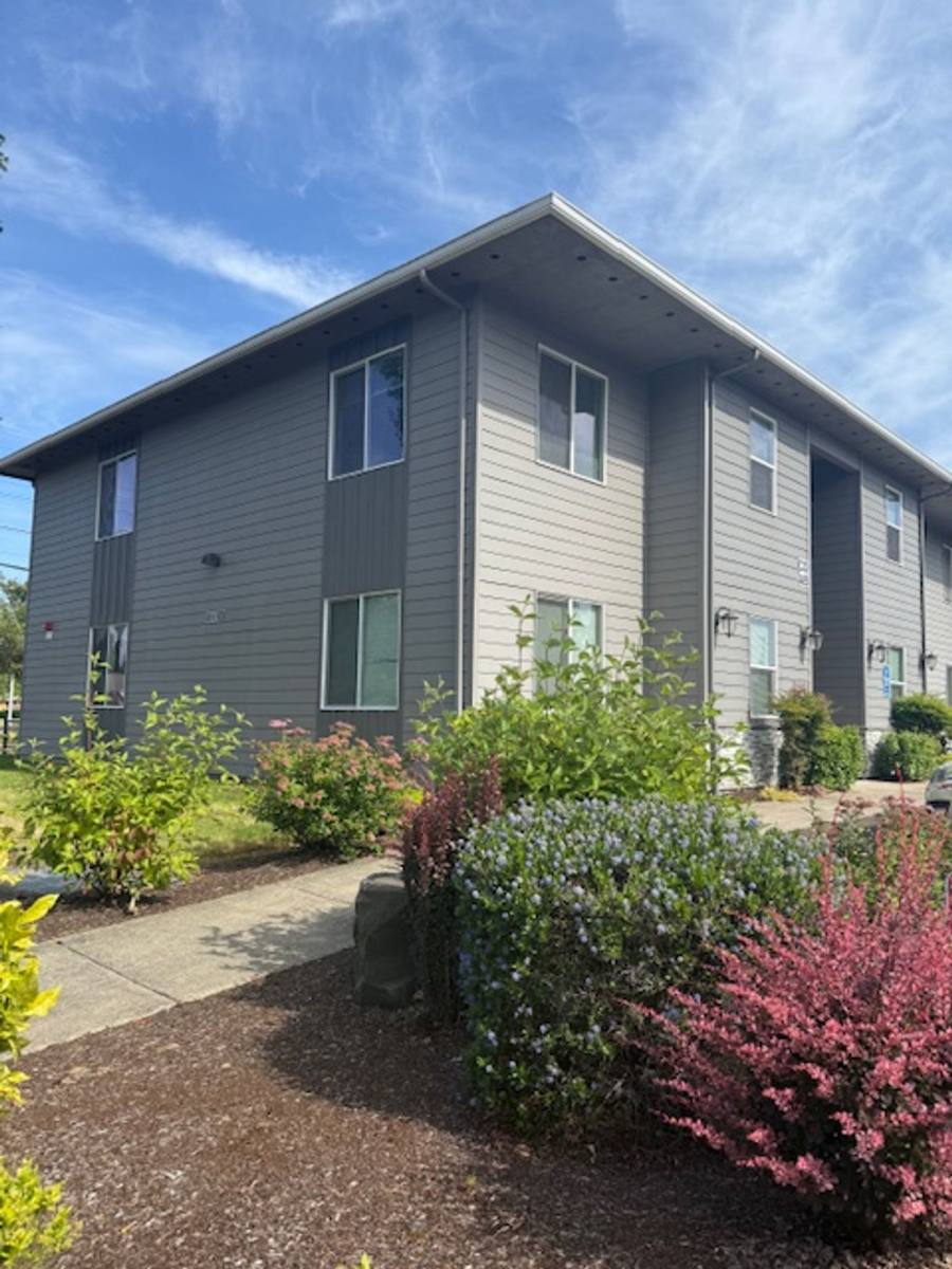 Apartment for rent at 400 W Rose St, Lebanon, OR 97355