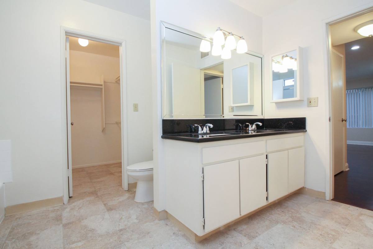 Apartment for rent at 4301 Colfax Ave, Studio City, CA 91604