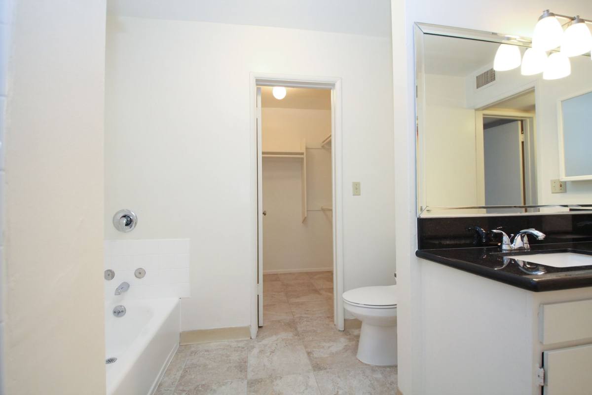 Apartment for rent at 4301 Colfax Ave, Studio City, CA 91604