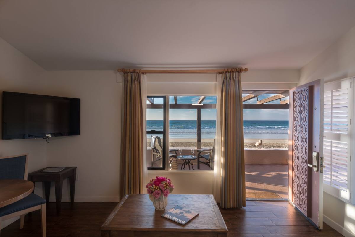 Apartment for rent at 2000 Spindrift Dr, La Jolla, CA 92037