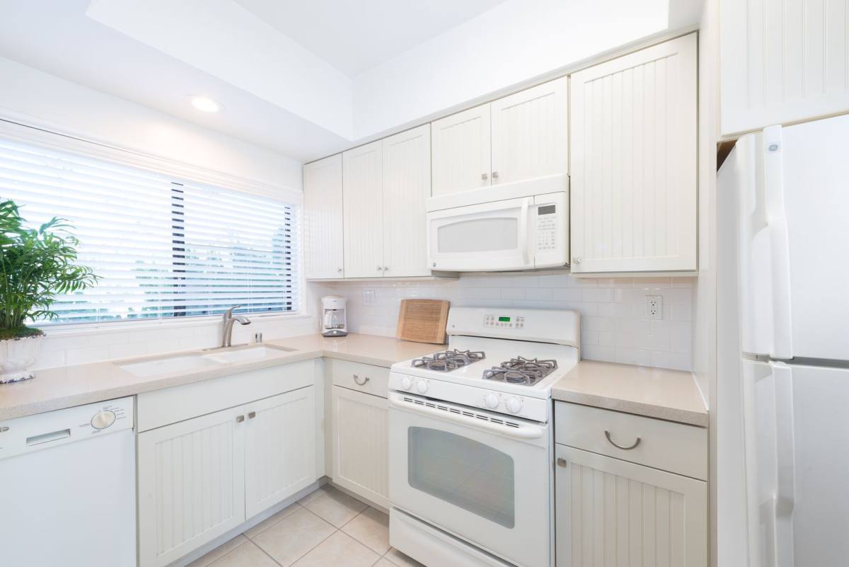 Apartment for rent at 2000 Spindrift Dr, La Jolla, CA 92037