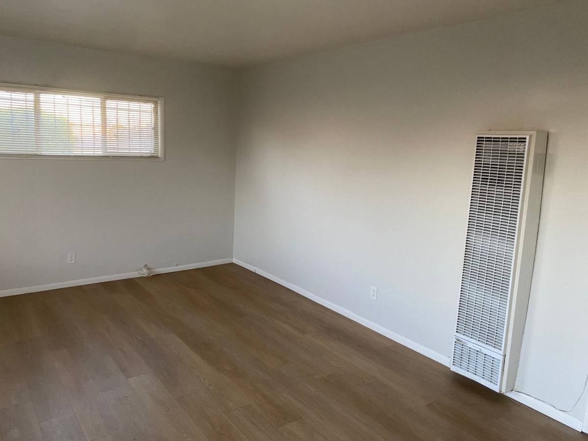 Apartment for rent at 7516 S Western Ave, Los Angeles, CA 90047