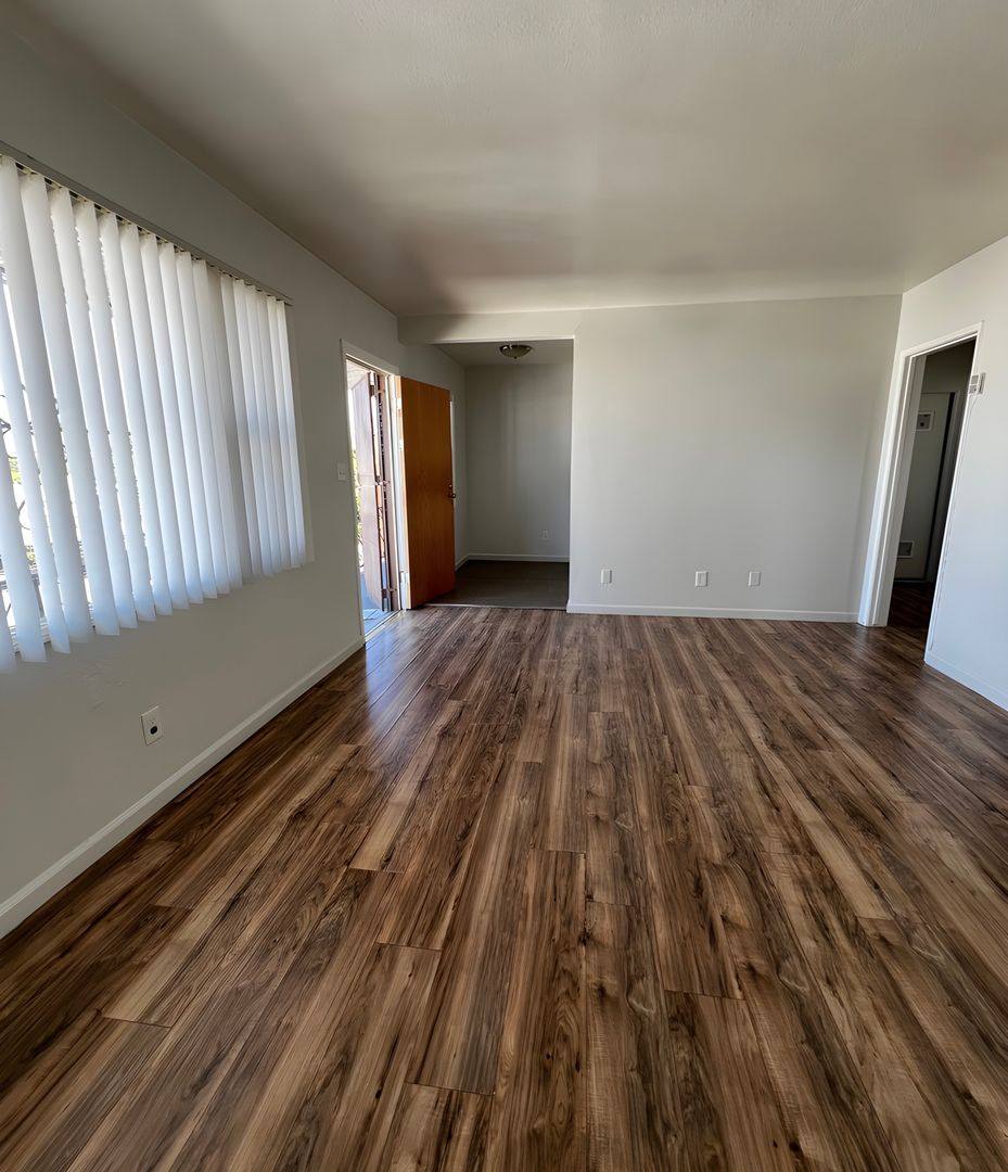 Apartment for rent at 7516 S Western Ave, Los Angeles, CA 90047
