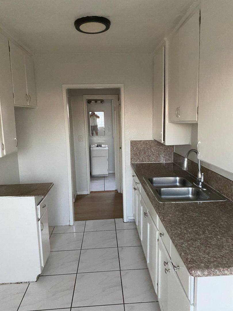 Apartment for rent at 7516 S Western Ave, Los Angeles, CA 90047