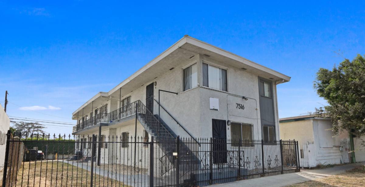 Apartment for rent at 7516 S Western Ave, Los Angeles, CA 90047