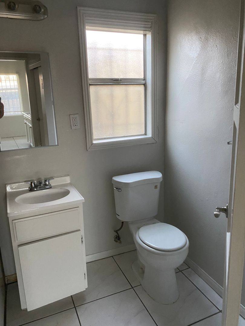 Apartment for rent at 7516 S Western Ave, Los Angeles, CA 90047
