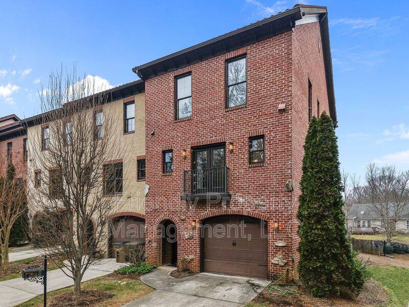 Townhouse for rent at 812 Pisgah Church Rd #G, Greensboro, NC 27455