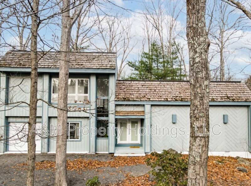 House for rent at 3120 Greenbriar Dr, East Stroudsburg, PA 18301