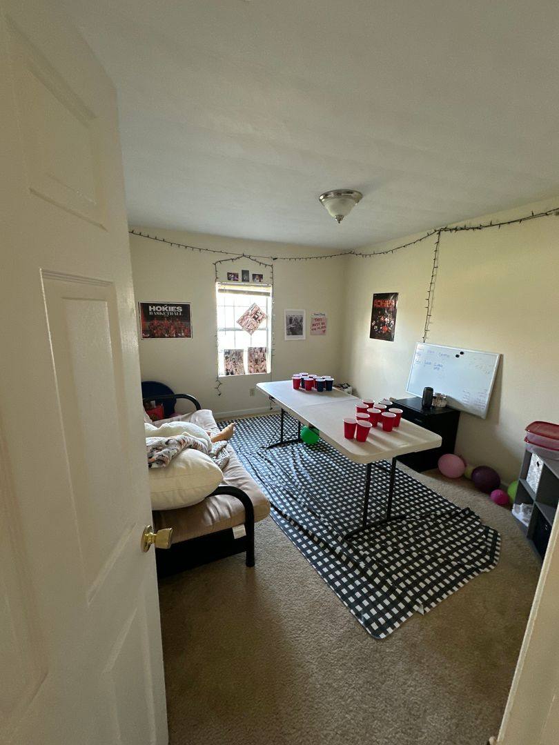 Apartment for rent at 215 Pheasant Run Dr, Blacksburg, VA 24060