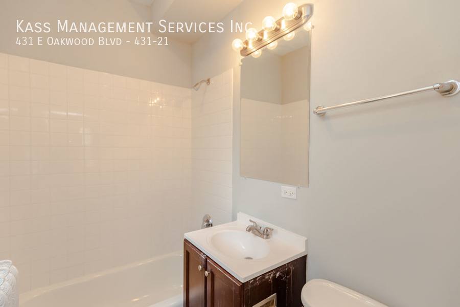 Apartment for rent at 431 E Oakwood Blvd #21, Chicago, IL 60653
