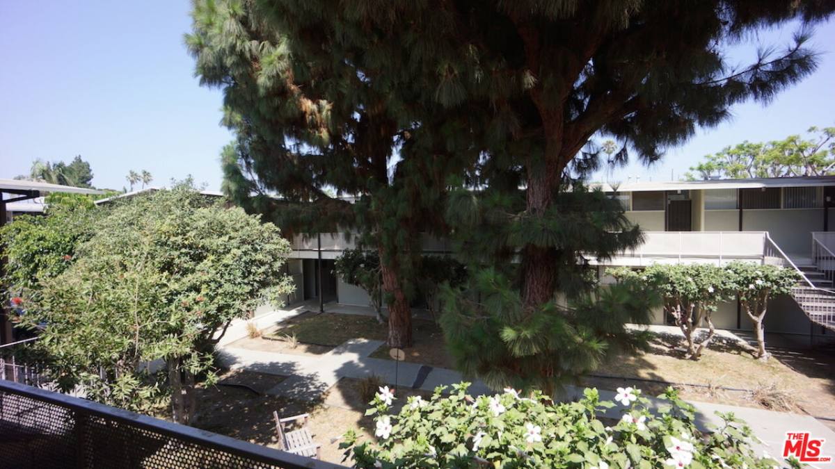 Apartment for rent at 11133 Rose Ave #26, Los Angeles, CA 90034