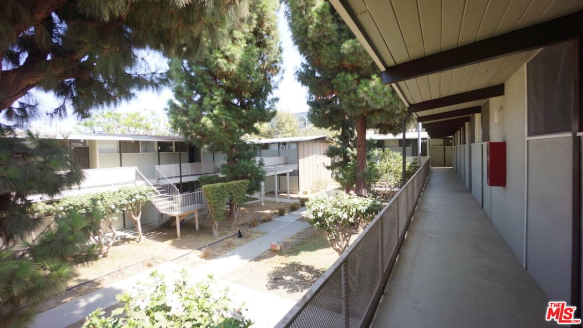 Apartment for rent at 11133 Rose Ave #26, Los Angeles, CA 90034