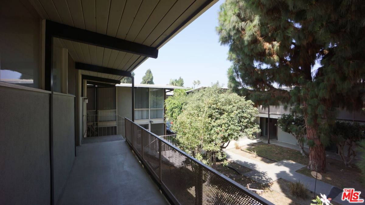 Apartment for rent at 11133 Rose Ave #26, Los Angeles, CA 90034