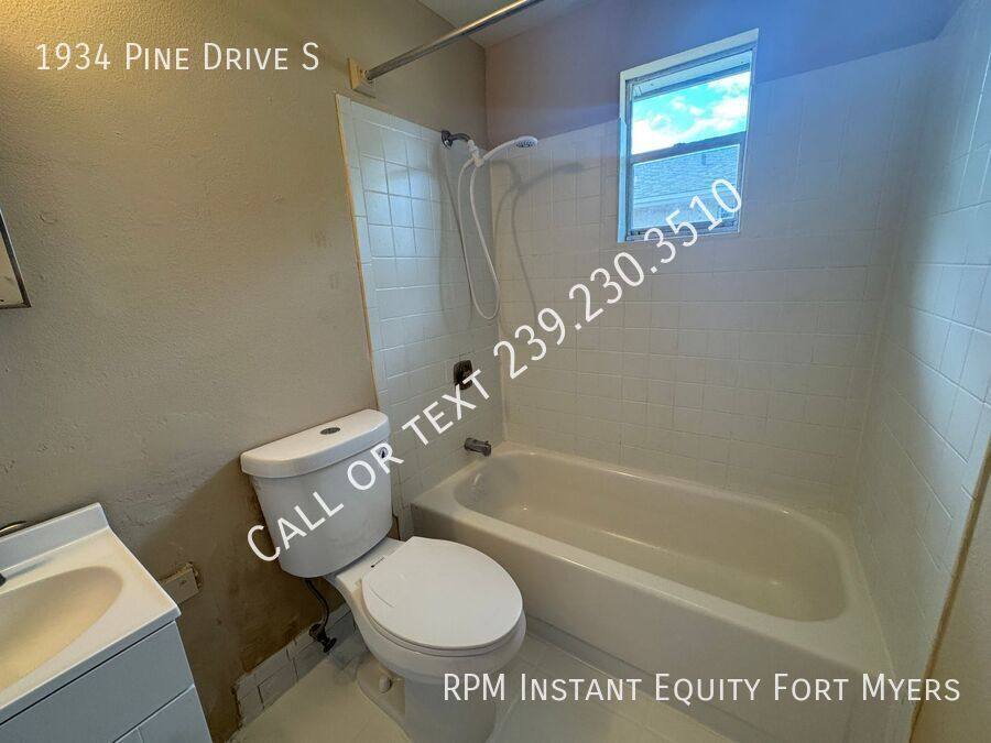 House for rent at 1934 Pine Dr S, Fort Myers, FL 33907