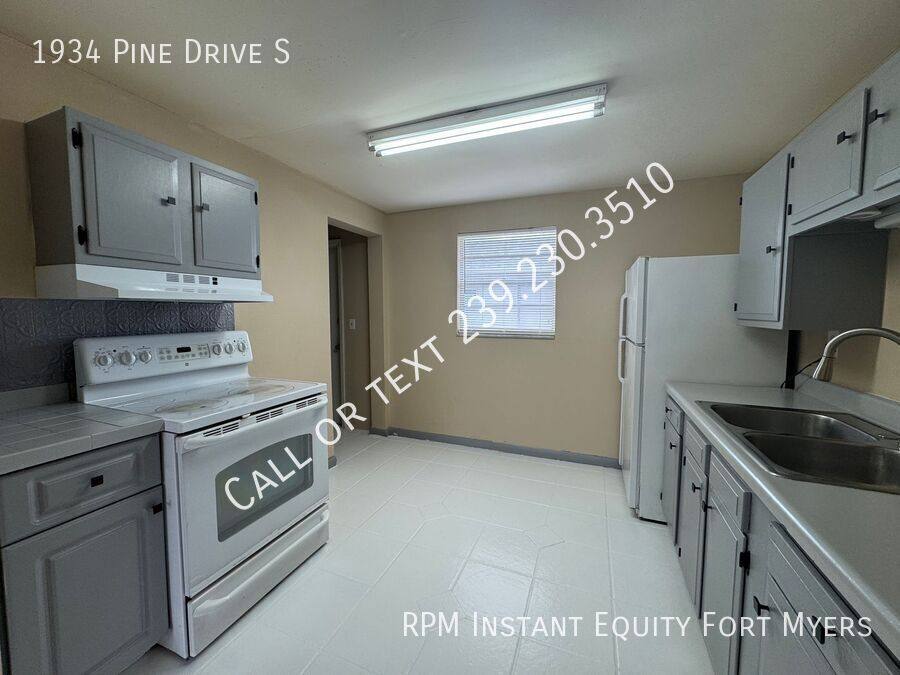 House for rent at 1934 Pine Dr S, Fort Myers, FL 33907