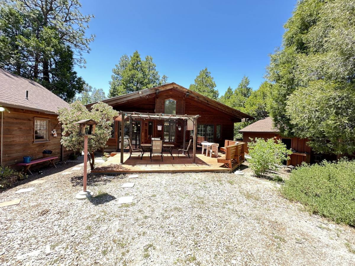 Apartment for rent at 26748 McMahan, Idyllwild, CA 92549