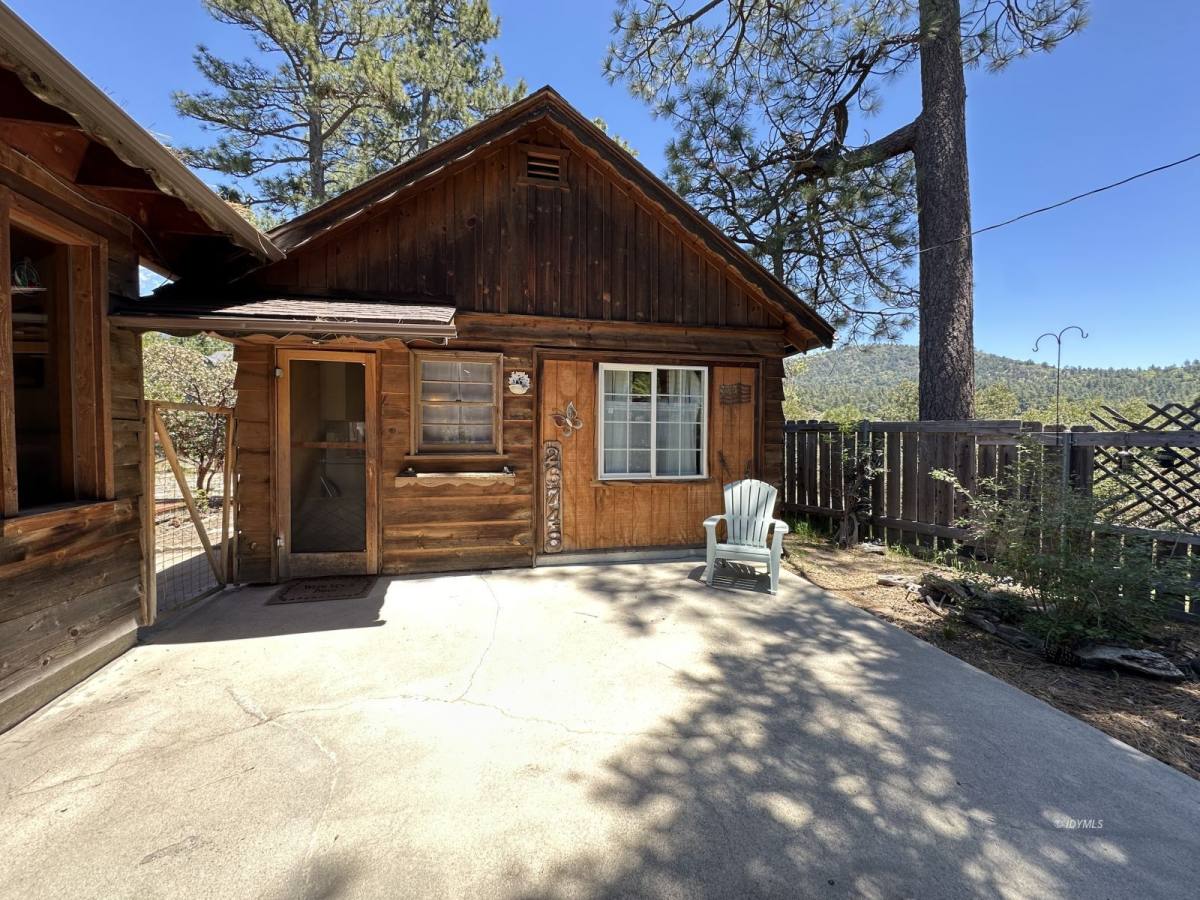 Apartment for rent at 26748 McMahan, Idyllwild, CA 92549