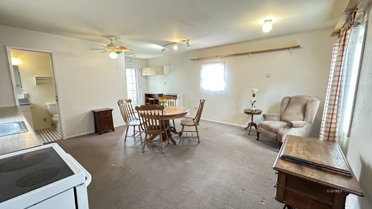Apartment for rent at 26748 McMahan, Idyllwild, CA 92549