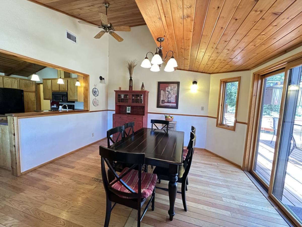 Apartment for rent at 26748 McMahan, Idyllwild, CA 92549