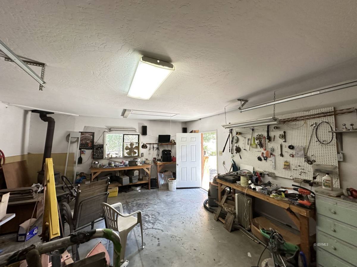 Apartment for rent at 26748 McMahan, Idyllwild, CA 92549