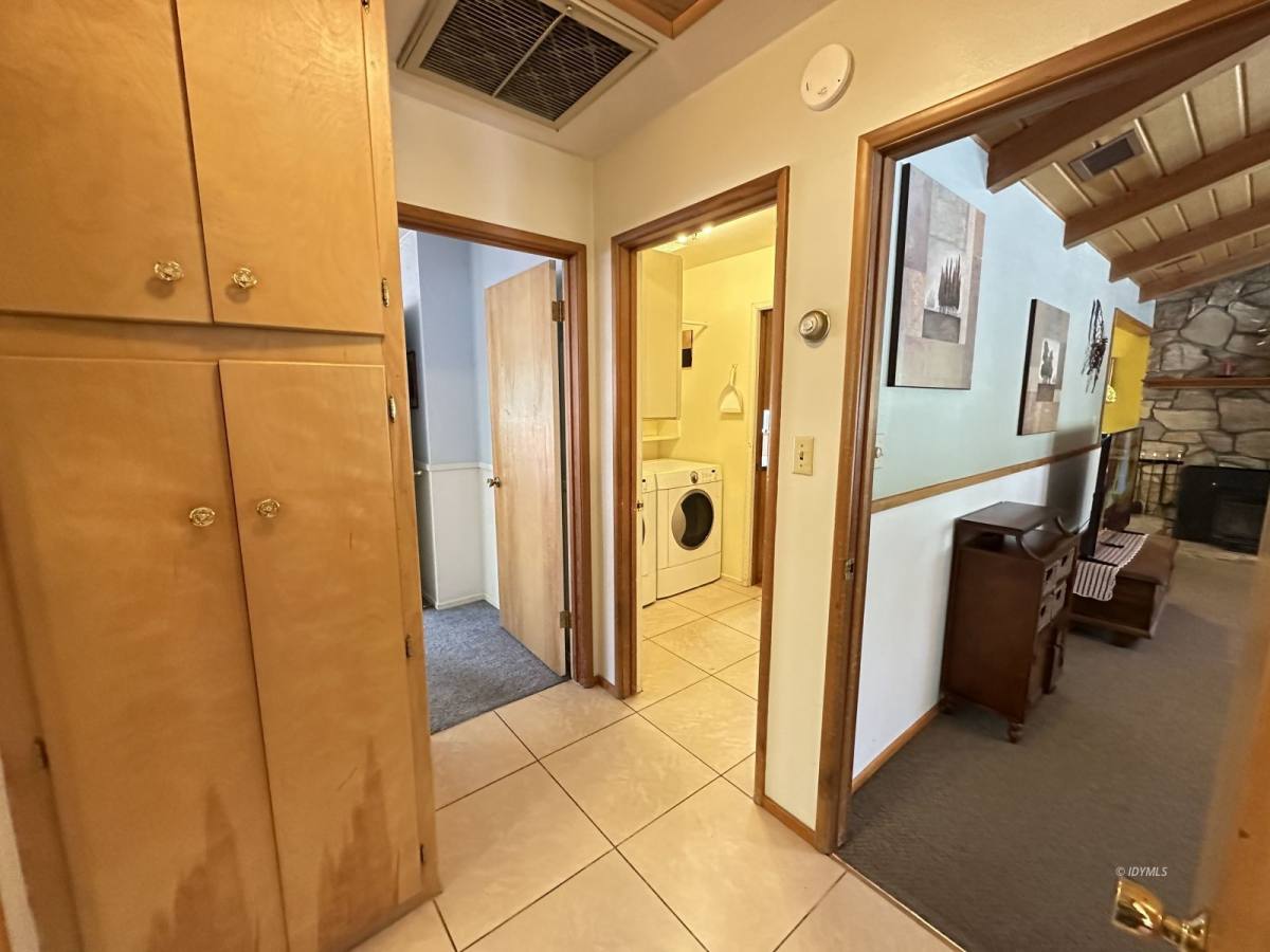 Apartment for rent at 26748 McMahan, Idyllwild, CA 92549