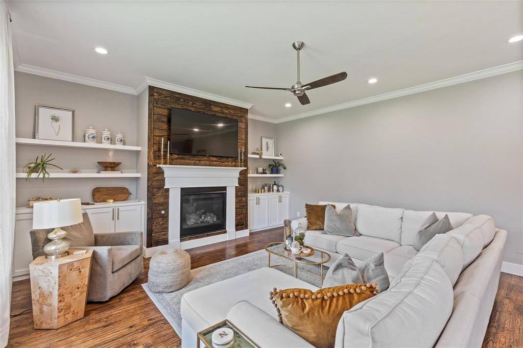 Apartment for rent at 3034 Encino Dr, Dallas, TX 75228