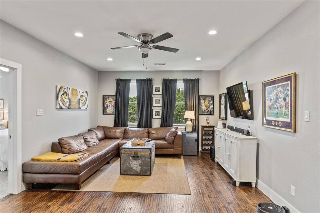 Apartment for rent at 3034 Encino Dr, Dallas, TX 75228