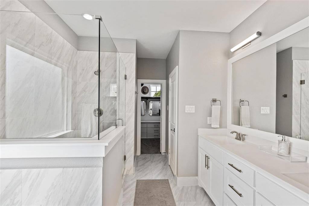 Apartment for rent at 3034 Encino Dr, Dallas, TX 75228
