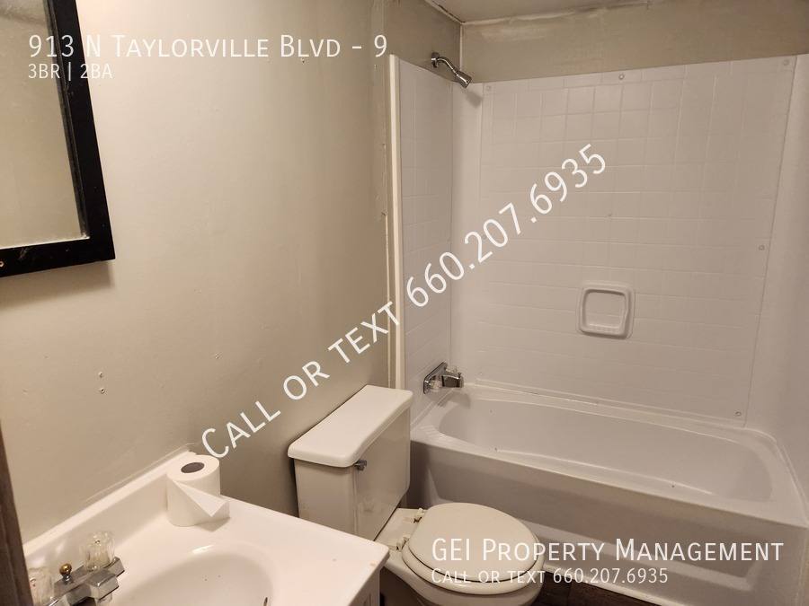 House for rent at 913 N Taylorville Blvd #9, Taylorville, IL 62568