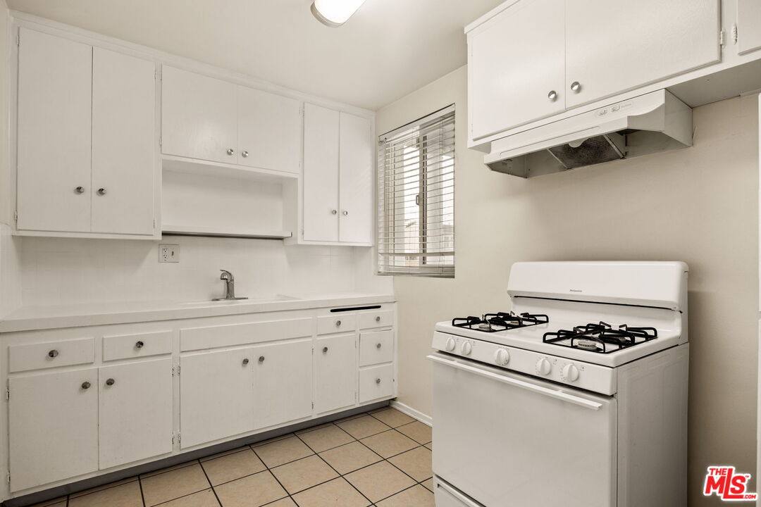 Apartment for rent at 161 W Channel Rd #161-4, Santa Monica, CA 90402