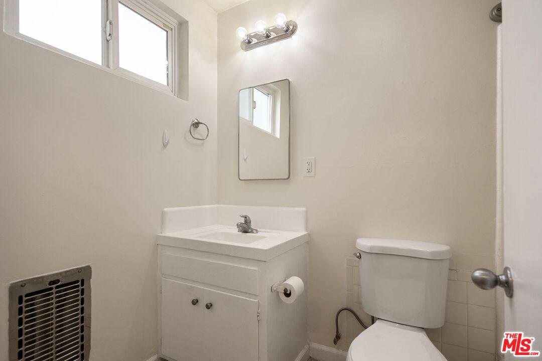 Apartment for rent at 161 W Channel Rd #161-4, Santa Monica, CA 90402