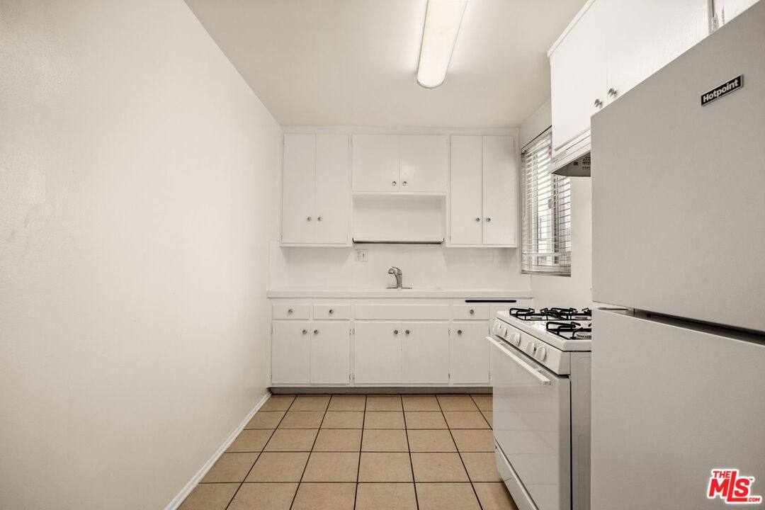 Apartment for rent at 161 W Channel Rd #161-4, Santa Monica, CA 90402