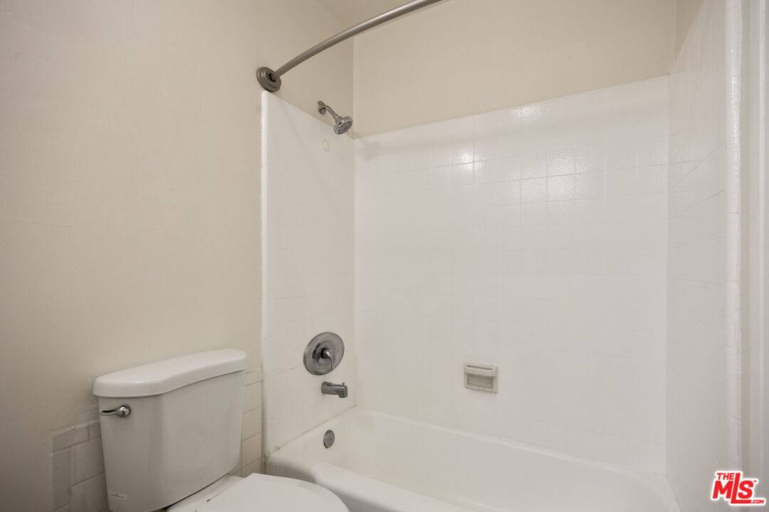 Apartment for rent at 161 W Channel Rd #161-4, Santa Monica, CA 90402