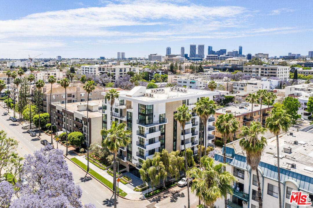 Apartment for rent at 105 S Doheny Dr #205, Los Angeles, CA 90048