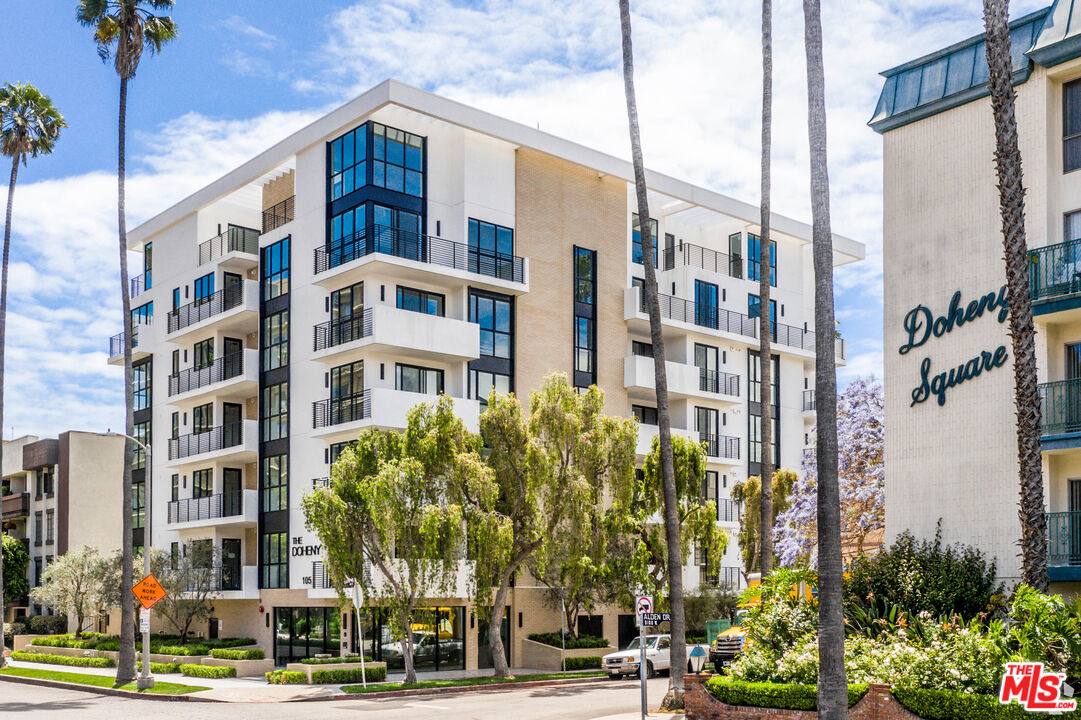 Apartment for rent at 105 S Doheny Dr #205, Los Angeles, CA 90048