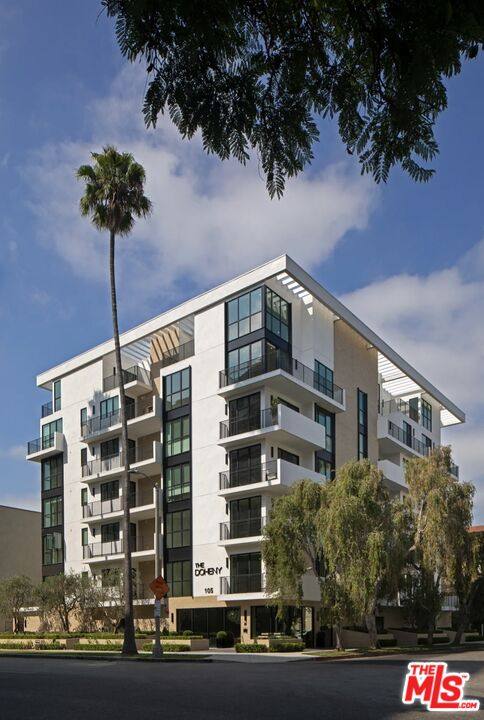 Apartment for rent at 105 S Doheny Dr #205, Los Angeles, CA 90048