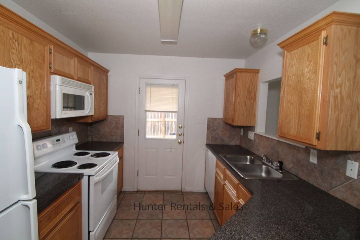 Townhouse for rent at 3509-B Dustin Circle, Killeen, TX 76549