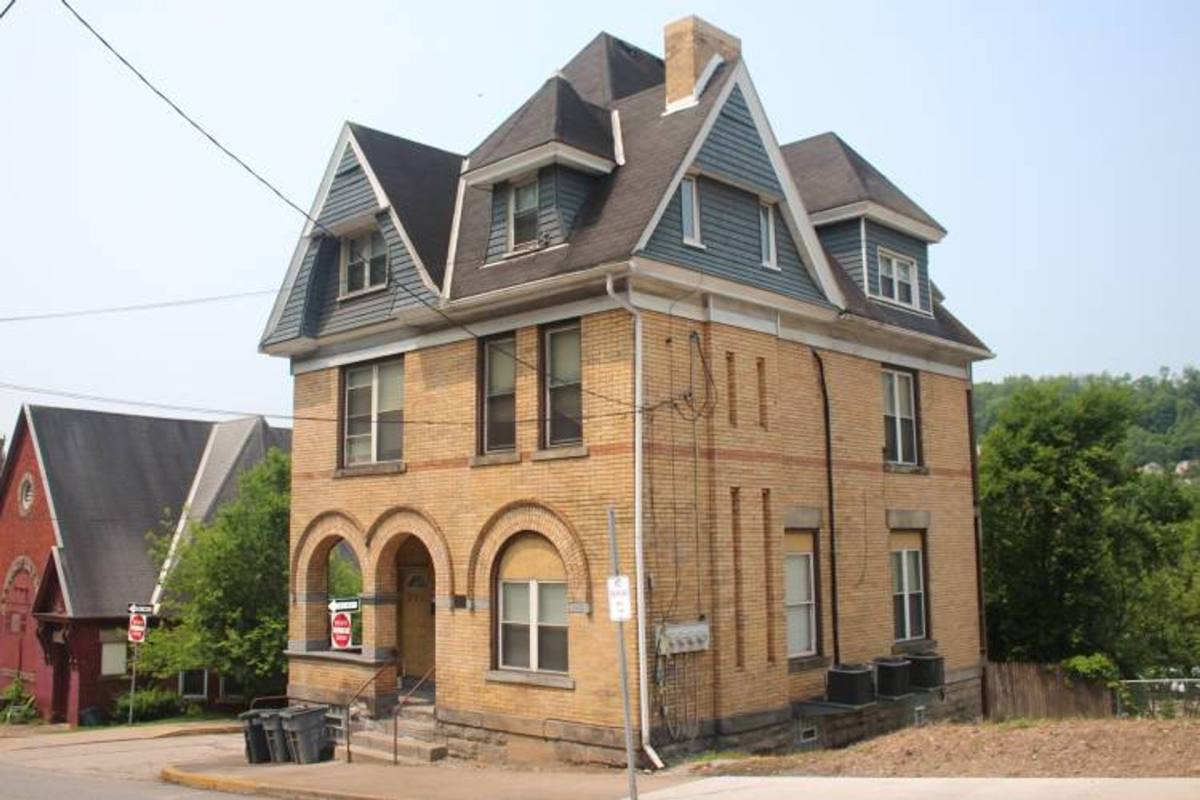 Apartment for rent at 221-B Grant St #B, Turtle Creek, PA 15145