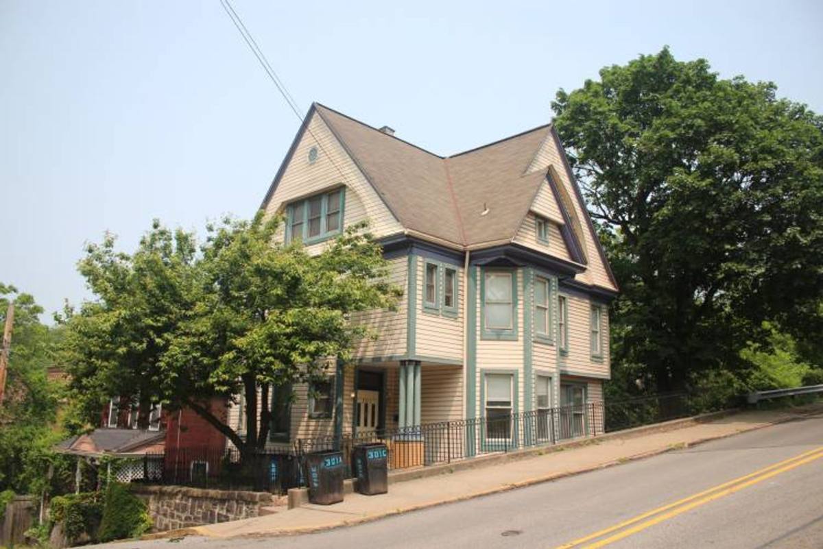 Apartment for rent at 221-B Grant St #B, Turtle Creek, PA 15145