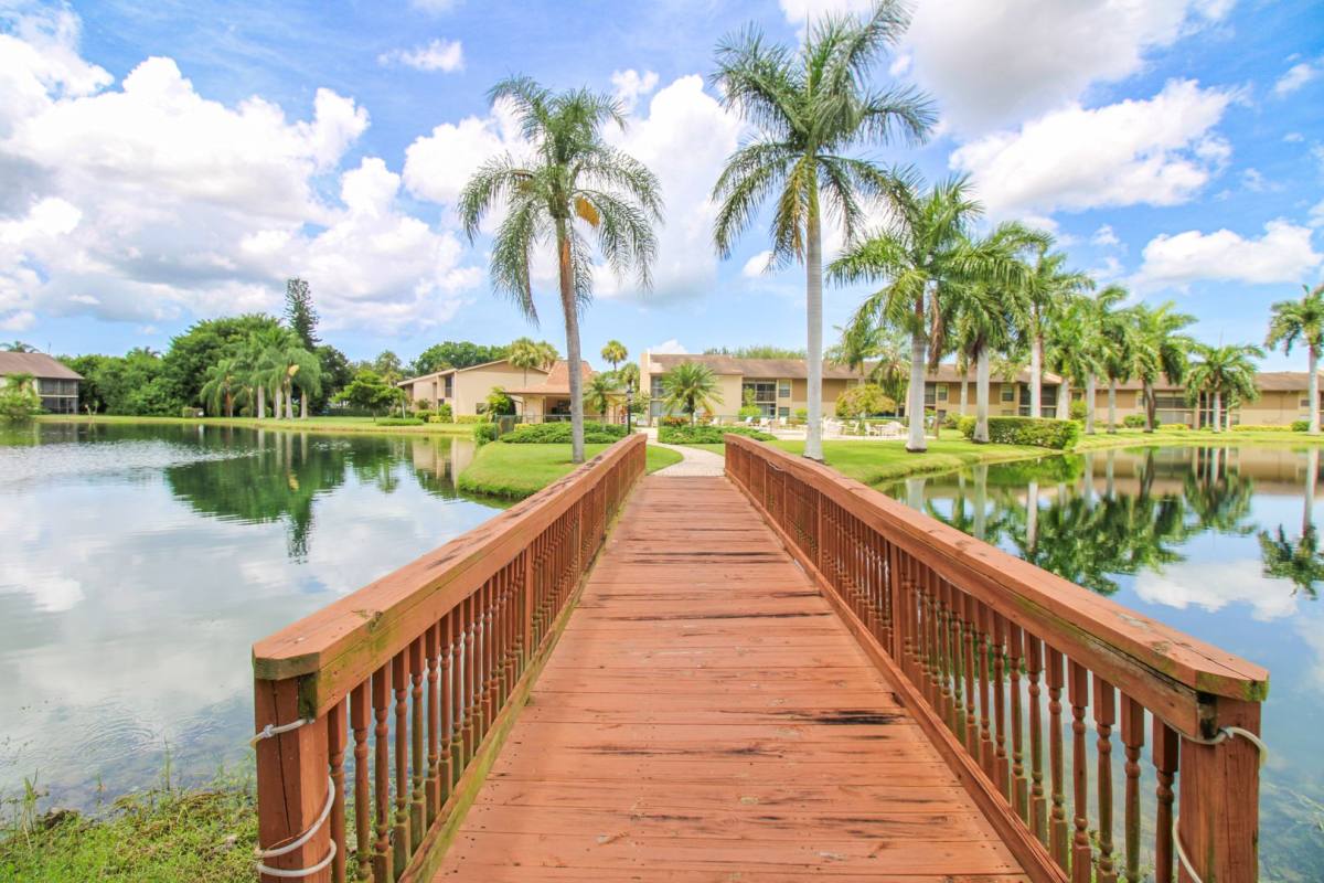 Condo for rent at 1020 Palm View Dr, Naples, FL 34110