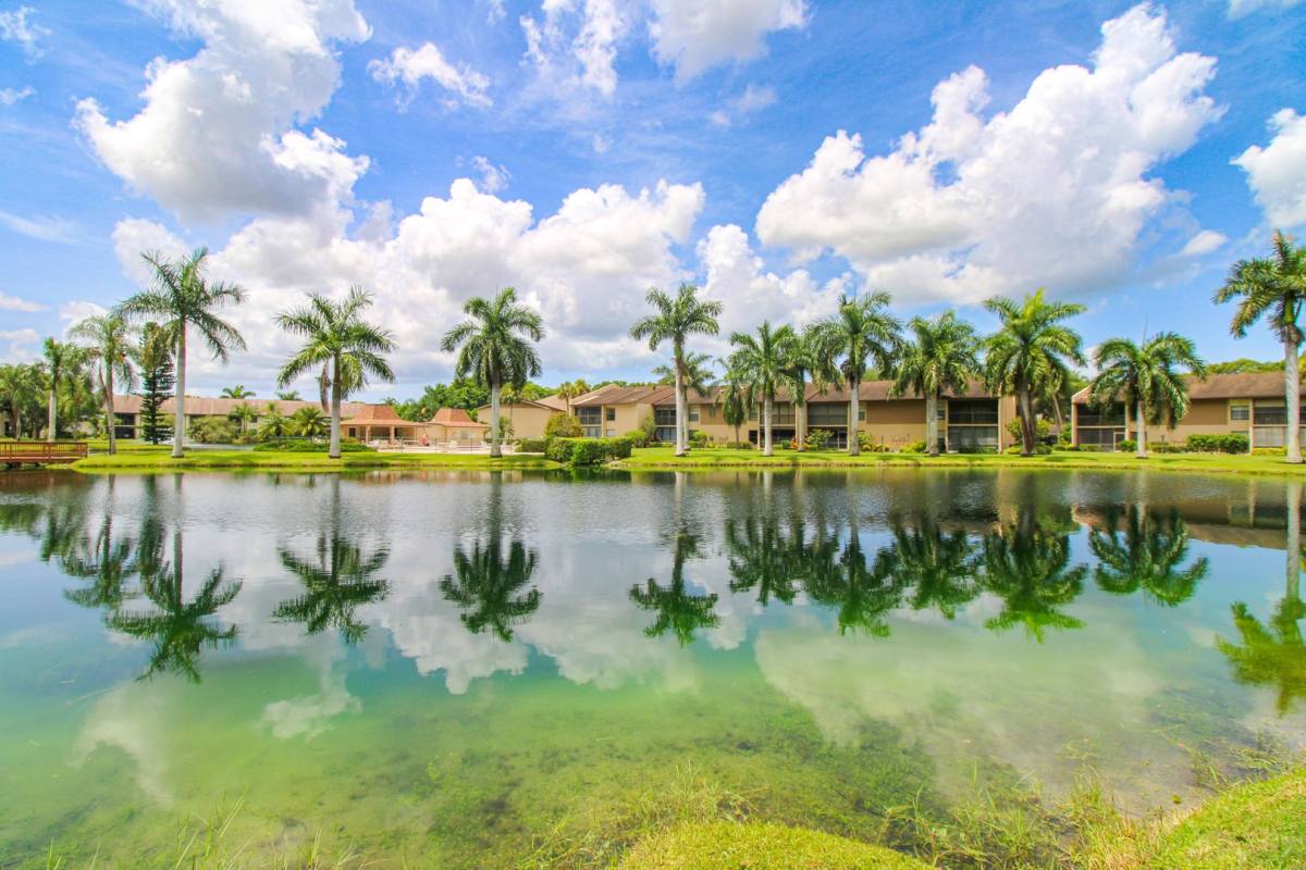 Condo for rent at 1020 Palm View Dr, Naples, FL 34110