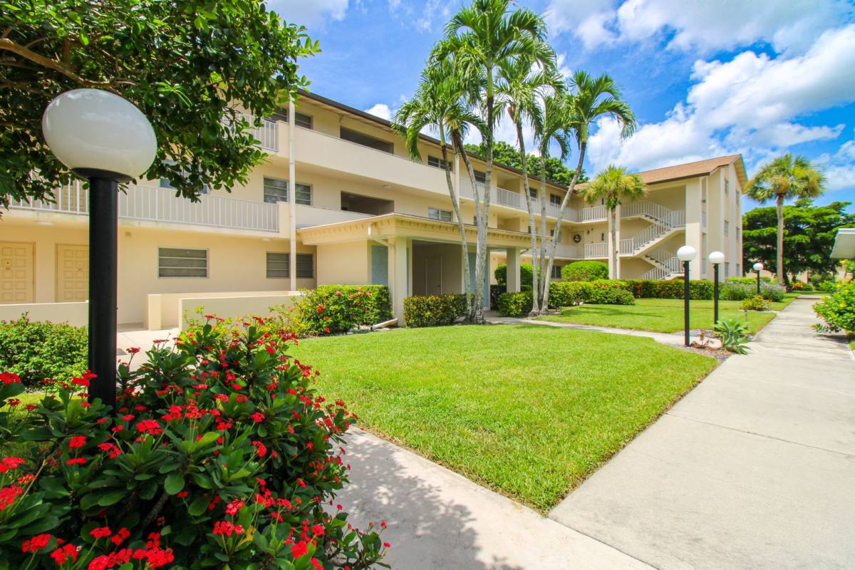 Condo for rent at 1020 Palm View Dr, Naples, FL 34110