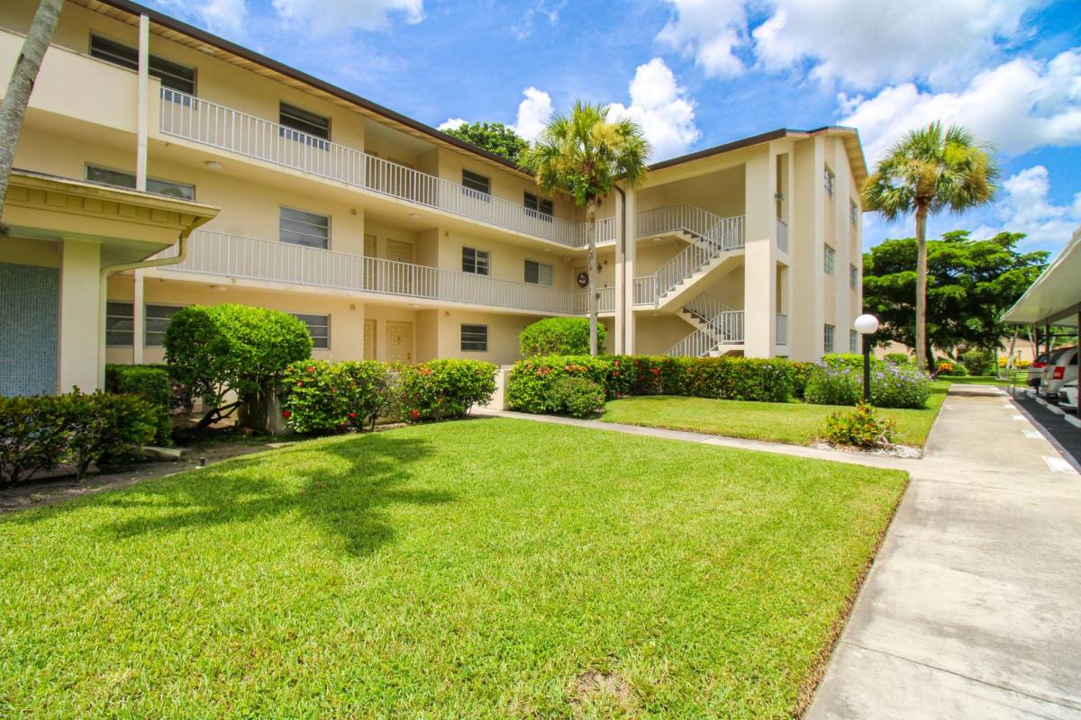 Condo for rent at 1020 Palm View Dr, Naples, FL 34110