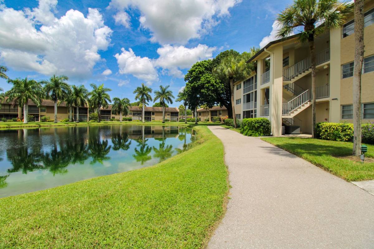 Condo for rent at 1020 Palm View Dr, Naples, FL 34110