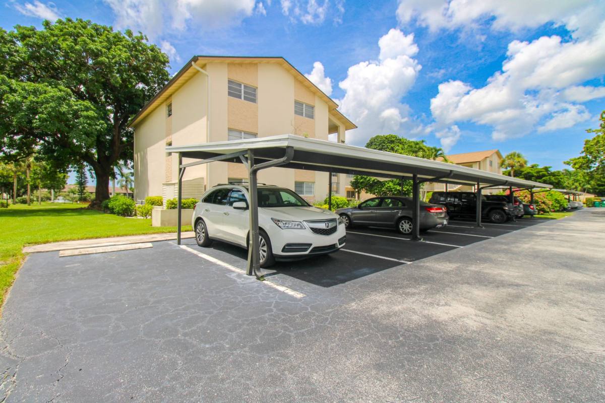 Condo for rent at 1020 Palm View Dr, Naples, FL 34110