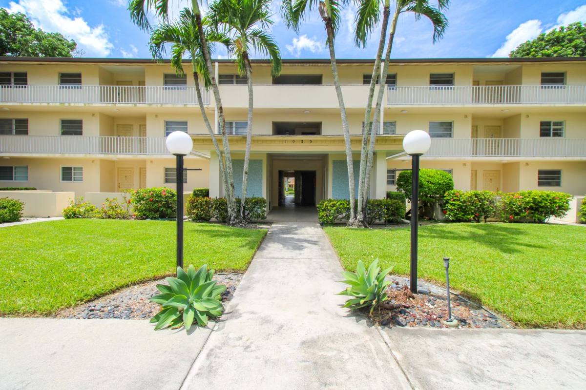Condo for rent at 1020 Palm View Dr, Naples, FL 34110
